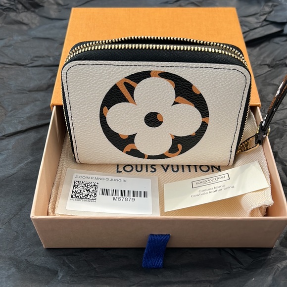 SOLD—-🔥NWT Louis Vuitton jungle coin purse - Picture 12 of 12